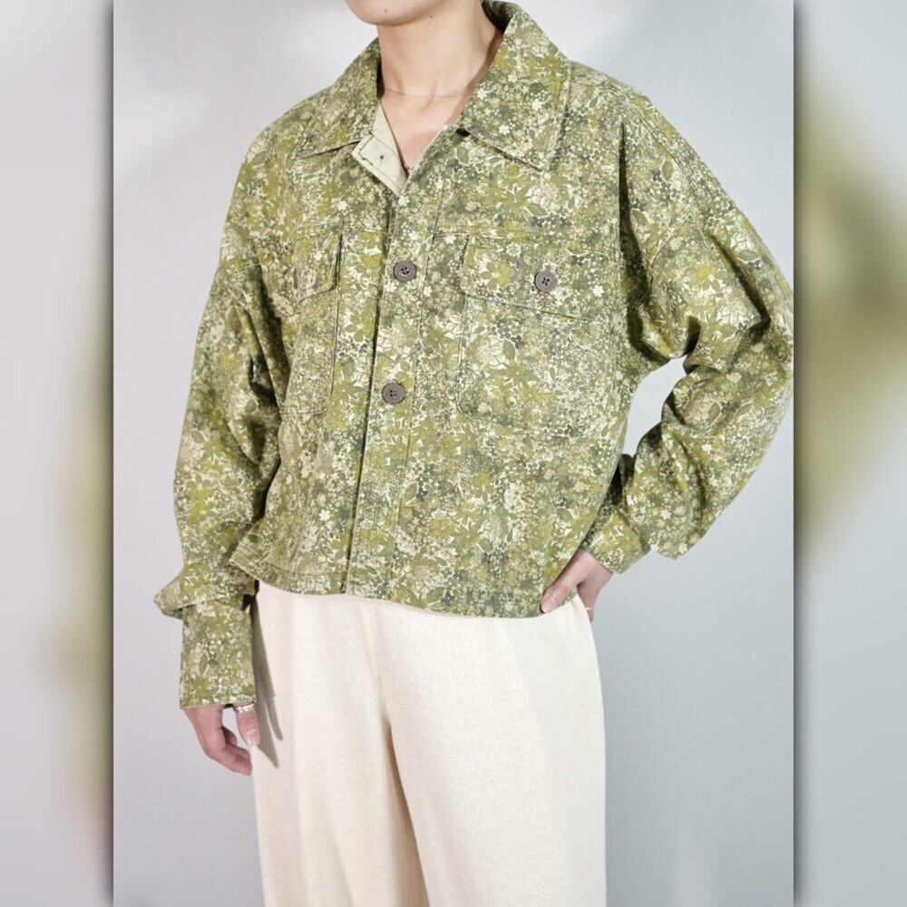 A525 • Floral Print Cropped Utility Jacket - Picture 2 of 7